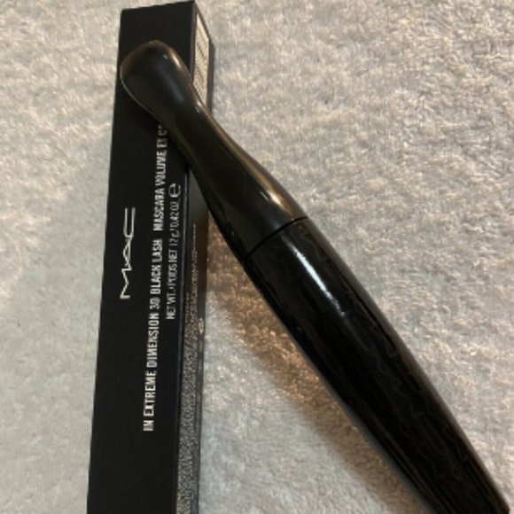 Mac - Extreme 3D Black Lash Mascara - Picture 2 of 2